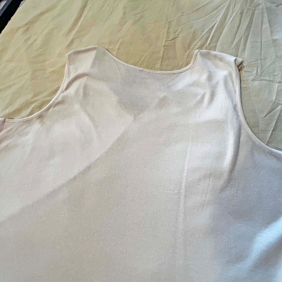 T-SHIRT, REMOVABLE STONE ACCENT, DELICATE IVORY, SIZE 22W/24W, SCOOP WITH VEE - Picture 9 of 9